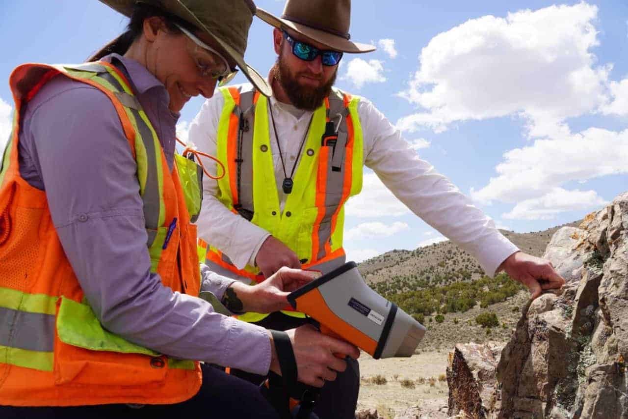 geologists-at-burgex-1280×853